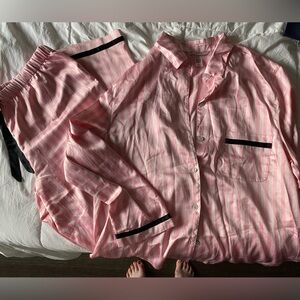 Victoria’s Secret Long Sleeve satin pajamas, L